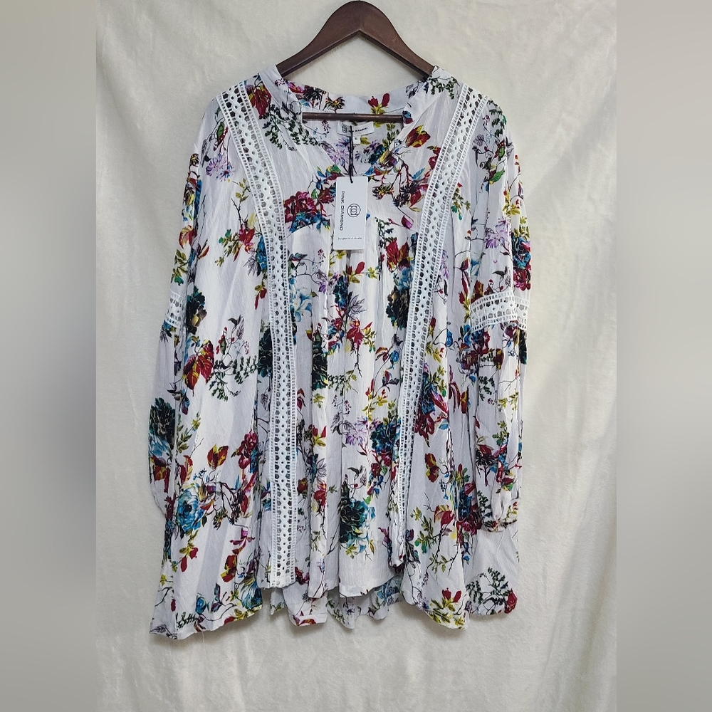 Pink Diamond Women's Floral Tunic Size S. *NWT*